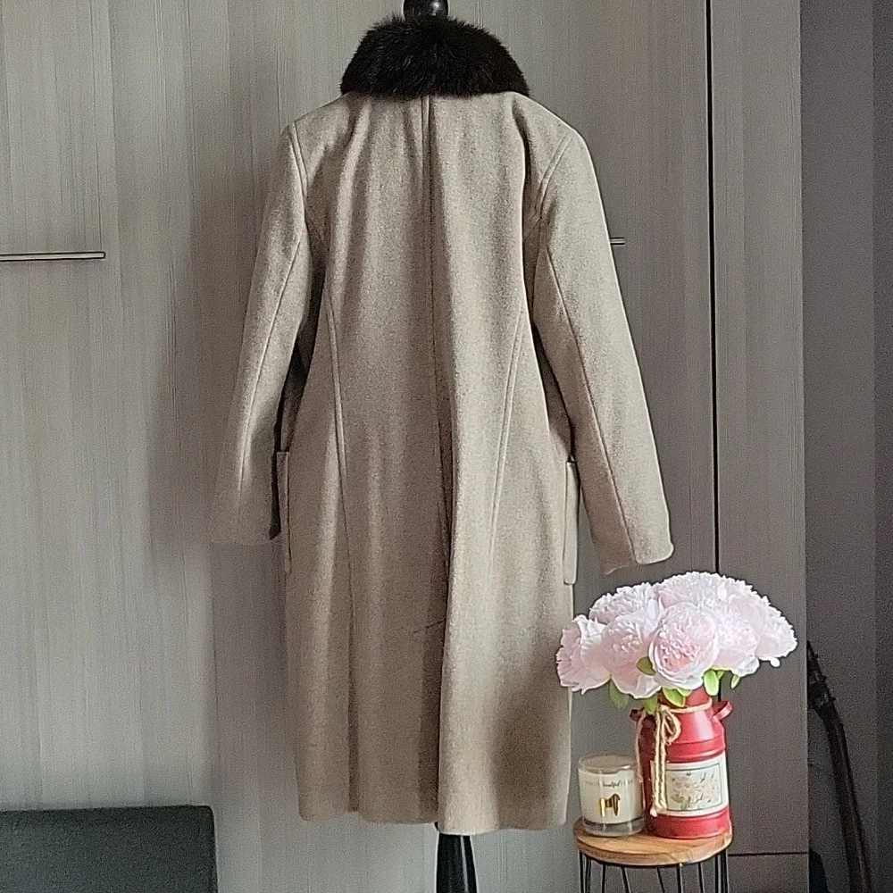 Vintage Lambswool and Cashmere Blend Coat with Fox Fur Collar - Picture 5 of 14